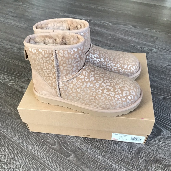 Ugg classic mini snow leopard boot - Picture 2 of 7